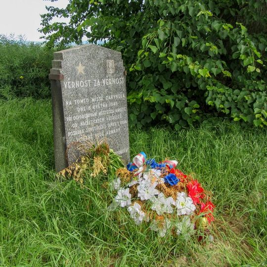 Pomník padlým u Lužic u Šternberka