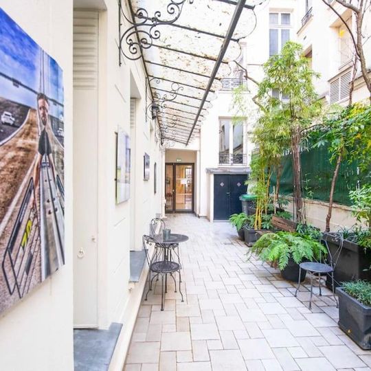HotelHome Paris 16