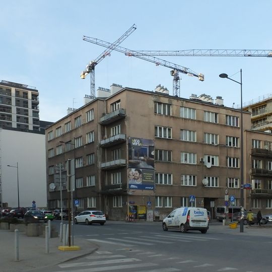 Kamienica przy ulicy Pereca 16