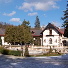 Diverse Wirtschafts- und Nebengebäude der Hermesvilla