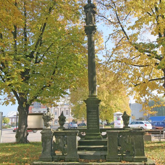 Sloup se sochou Panny Marie