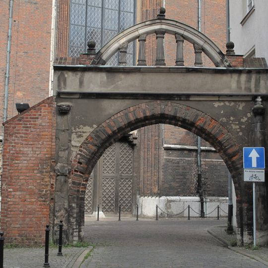 Brama na cmentarz przykościelny