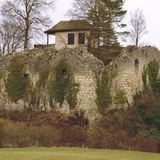 Pavilion in castle ruin Neu-Schauenburg