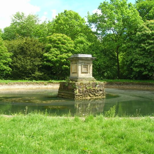 Castle Howard Reservoir Basin And Pedestal At Centre Of Reservoir