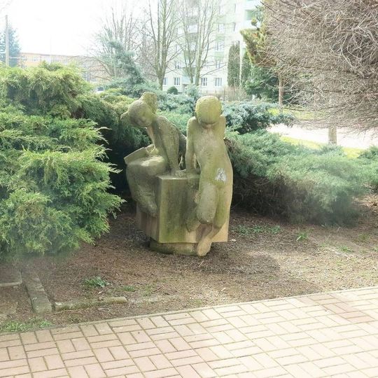 Sousoší Děti u školy v Studentské ulici v Jirkově