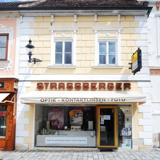 Wohn- und Geschäftshaus