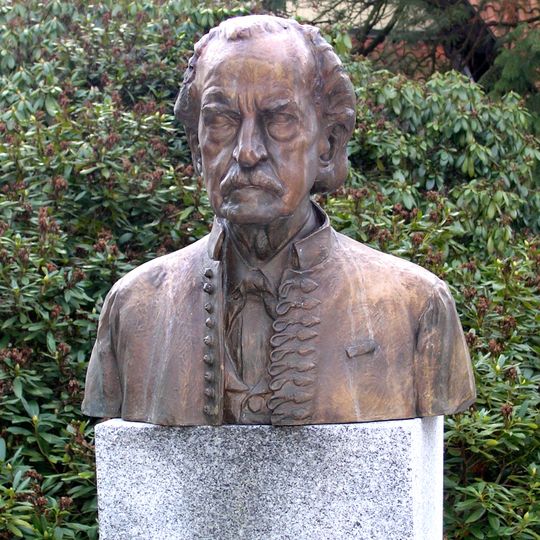 Pomník Josefa Jana Friče v areálu Astronomického ústavu v Ondřejově