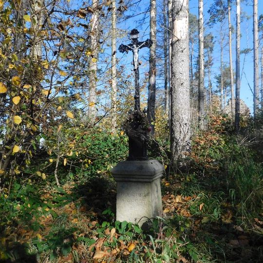 Kovový kříž u kaple Andělů strážných u Úsobí