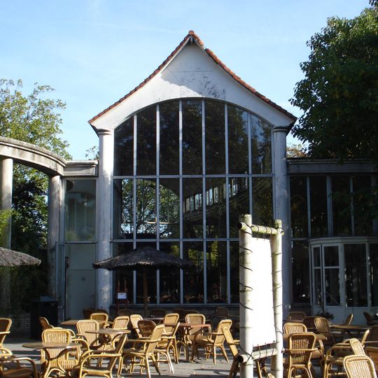 Giraffenhuis en theeschenkerij