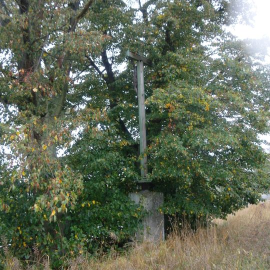 Kříž západně od Kloušova