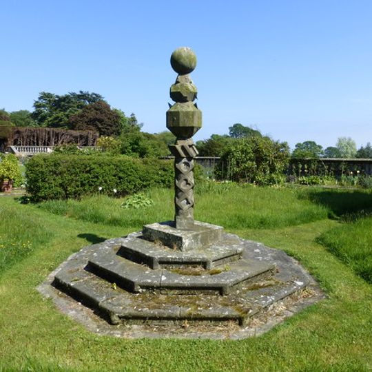 Balcarres House, Sundial