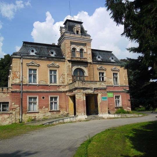 Łojowice Palace