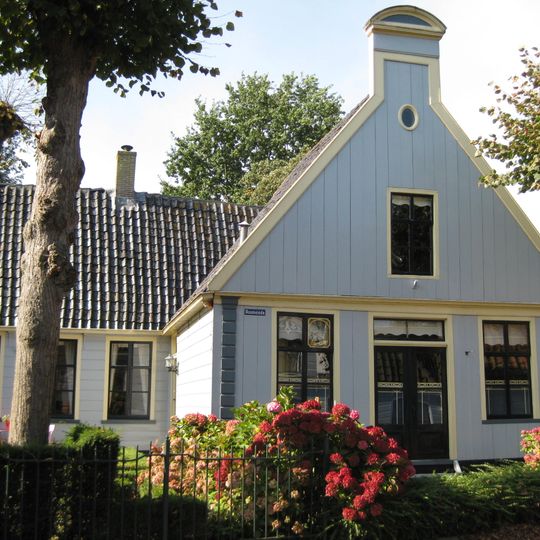 Roomeinde 1, Broek in Waterland