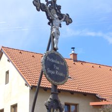 Kříž na návsi v Třísově