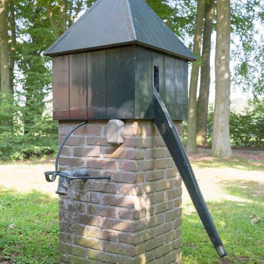 Vogelensang: waterpomp