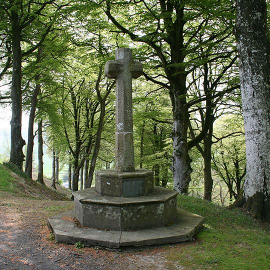 Cross Approximately 120 Metres North Of Castle Hill House