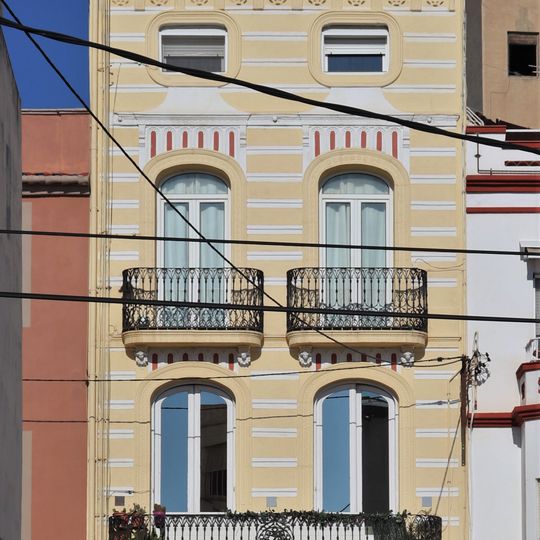 Casa al carrer de Mossèn Jacint Verdaguer, 46