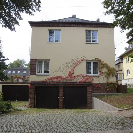 Wohnhaus mit Garten und Einfriedung Göbelstraße 1
