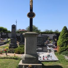 Hřbitovní kříž na hřbitově ve Vícenicích u Náměště nad Oslavou