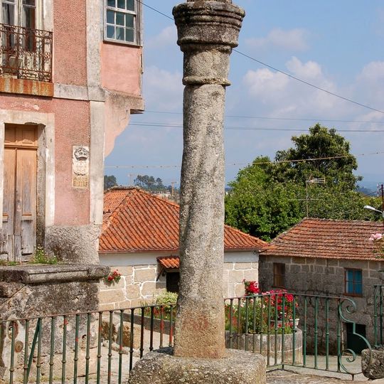 Pelourinho de Couto do Mosteiro