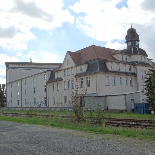 Bahnhofstraße 11; 13