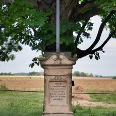 Kříž u silnice v dolní části Heřmanic