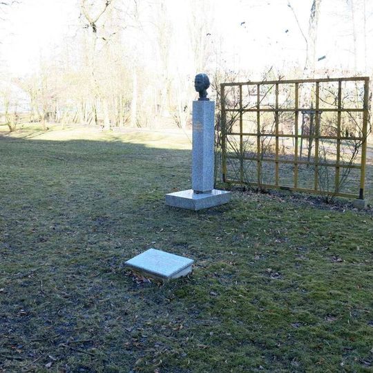 Pomník Milady Horákové na Smetanově nábřeží v České Lípě