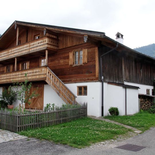 Ehemaliges Doppelbauernhaus