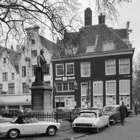 Pand met gepleisterde puntgevel