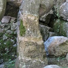 Smírčí kříže ve vstupu do hradu Loket