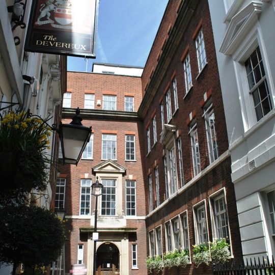 Devereux Court