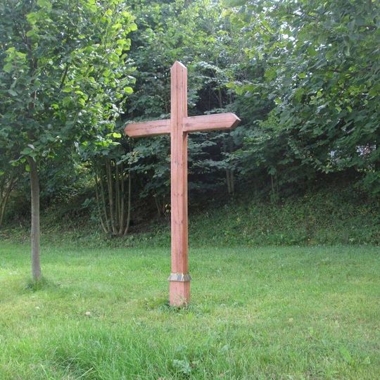 Kříž v Manětíně u křižovatky