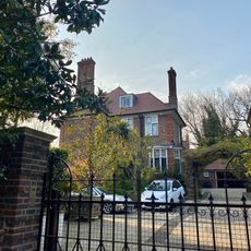 15, Templewood Avenue