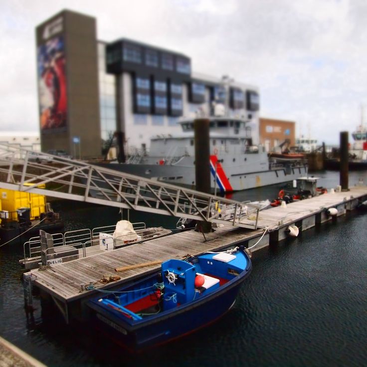 Walk along the Customs Quay