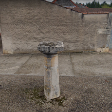 Borne-colonne de Chagny