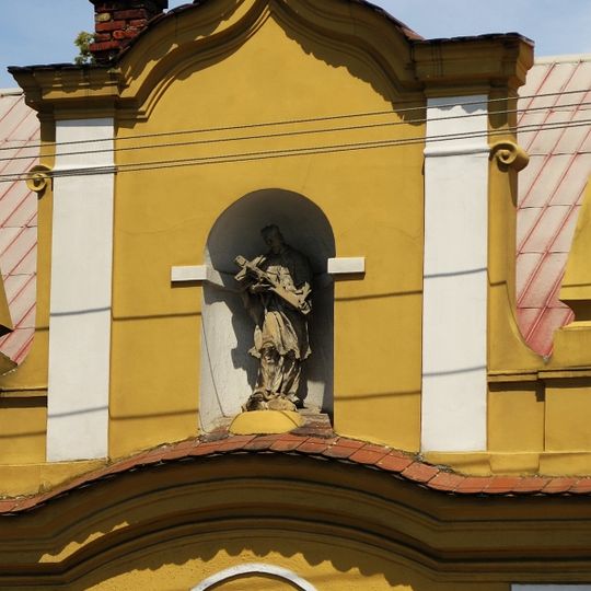 Socha svatého Jana Nepomuckého ve výklenku