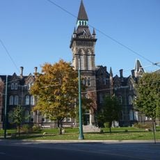 1 Spadina Crescent