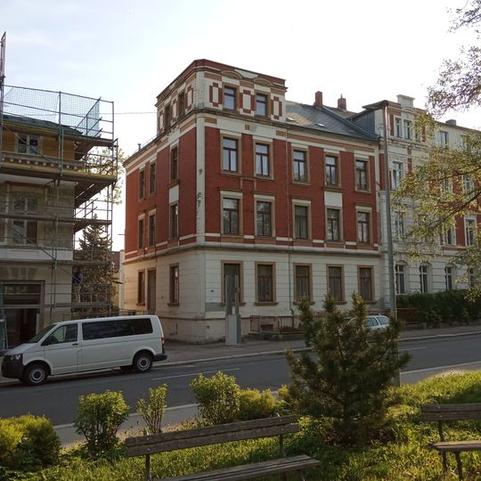 Mietshaus in halboffener Bebauung Humboldtstraße 13