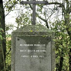 Kříž u silnice západně od Chýnic