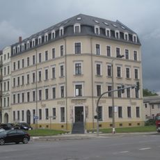 Mietshaus in Ecklage mit Vorgarten Straße der Nationen 124