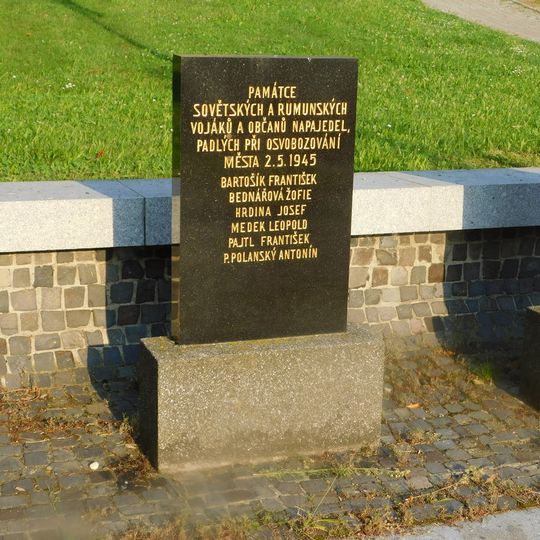 Pomník sovětským a rumunským vojákům a občanům padlým při ovobozování města v květnu 1945 v Napajedlech