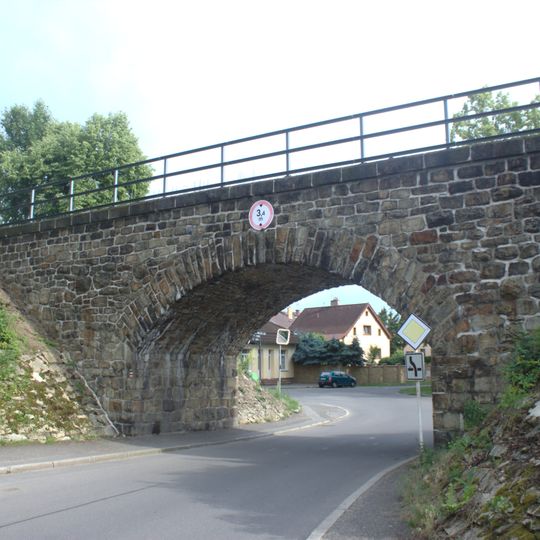 Železniční most přes Švantlovu ulici
