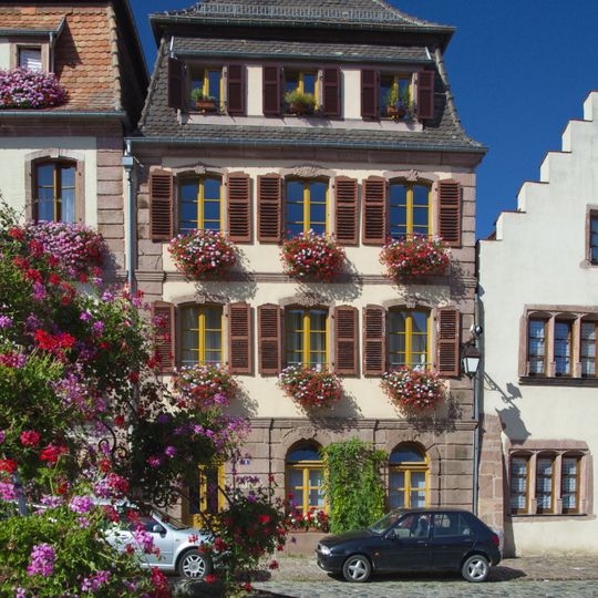 Immeuble au 8, place du Docteur Pierre-Walter à Bergheim