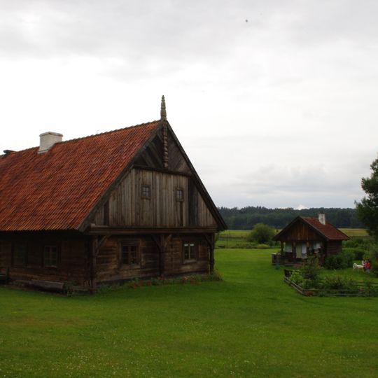 Chałupa podcieniowa z Warnowa, w zespole Oberży pod Psem