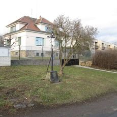 Kříž v západní části Pacova