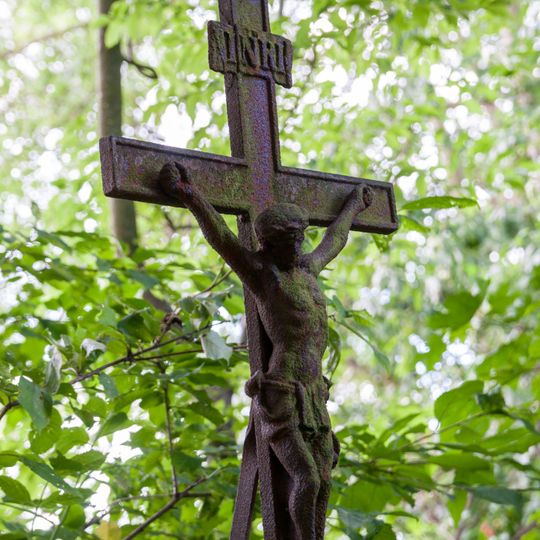 Kříž západně od Bradáčova