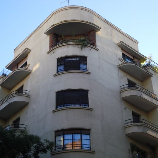 Edificio en la calle Fernández de los Ríos 53