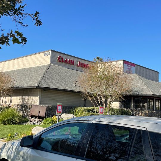 Claim Jumper & Steakhouse