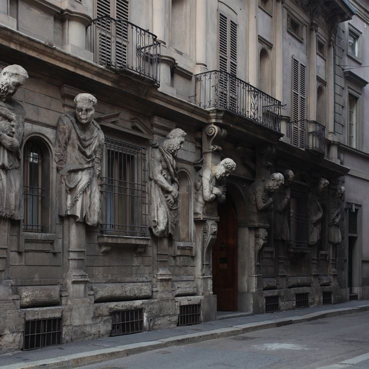Casa degli Omenoni