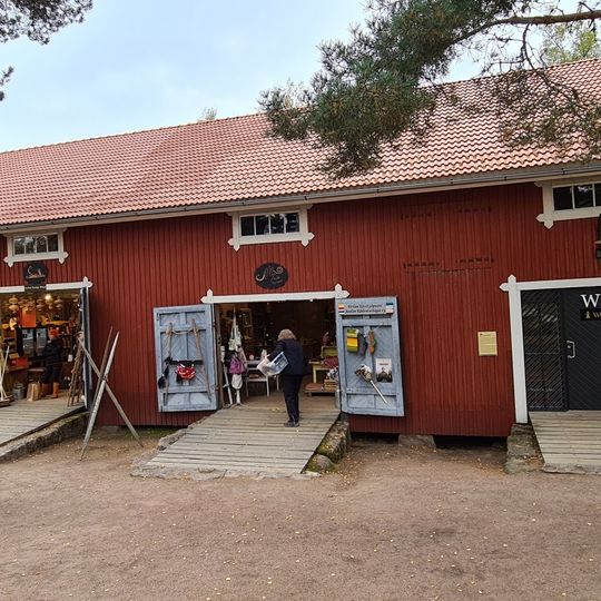 Stable, oil storage and carriage shed D7 in Verla